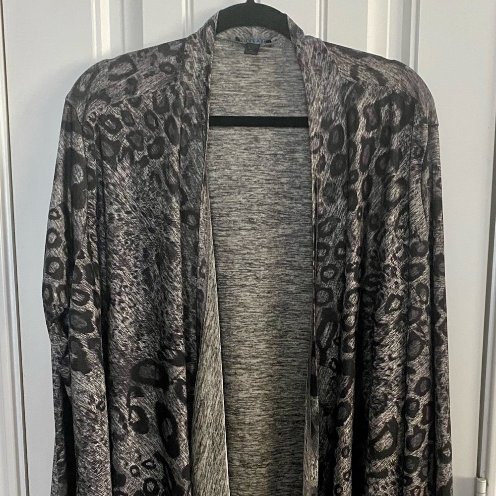 Beautiful neutral cardigan size 2X